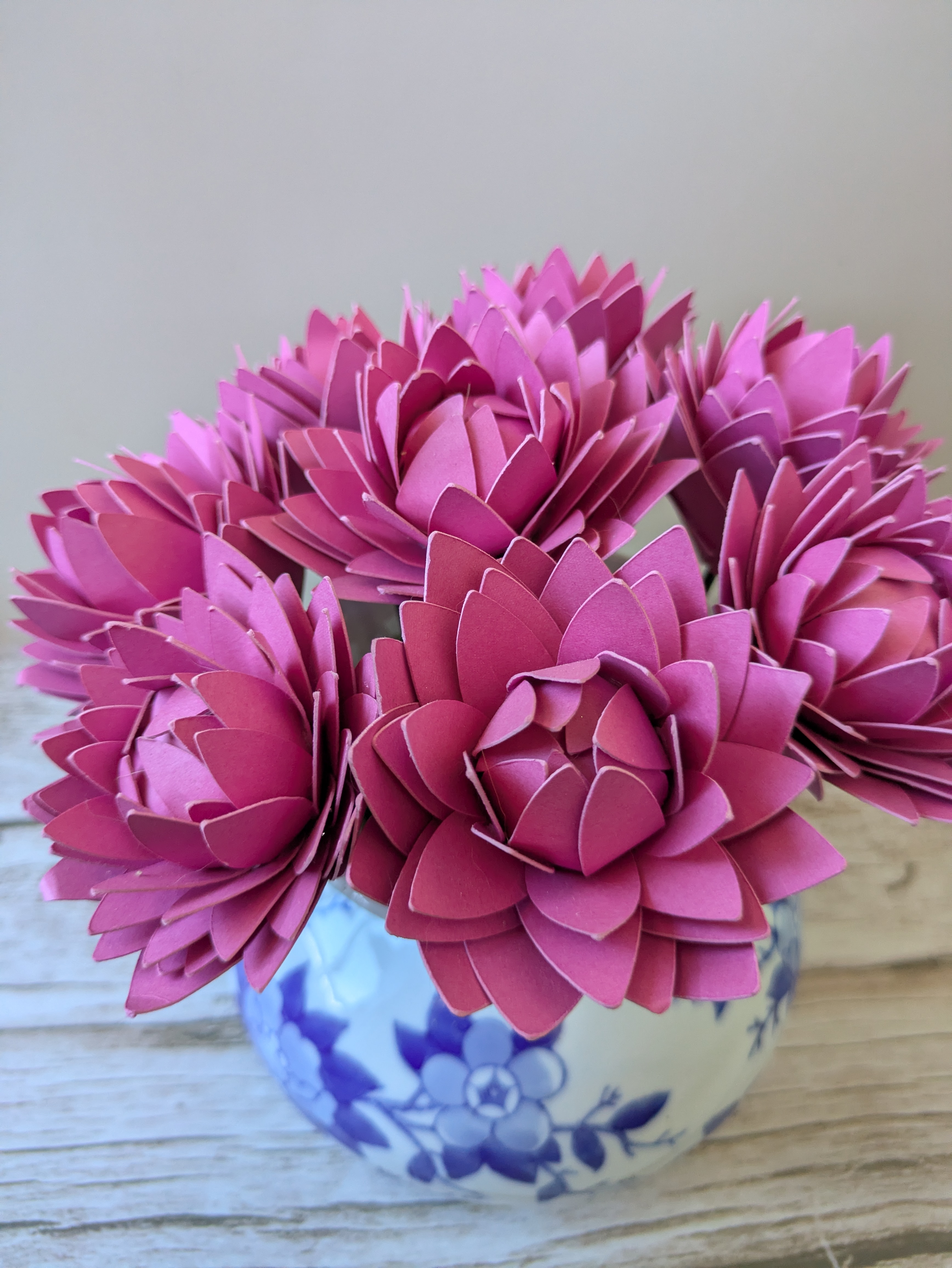 Dahlias rose vase chinois